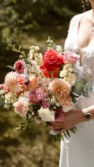 Van de allermooiste bloemen naar, een liefdevol boeket voor Yolande 🧡🩷
Het blijft telkens zo bijzonder om een concept w